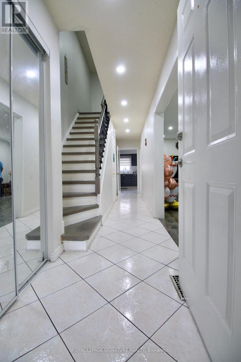 5125 Salishan Circle, Mississauga, Ontario  L5R 3E8 - Photo 13 - W12531104