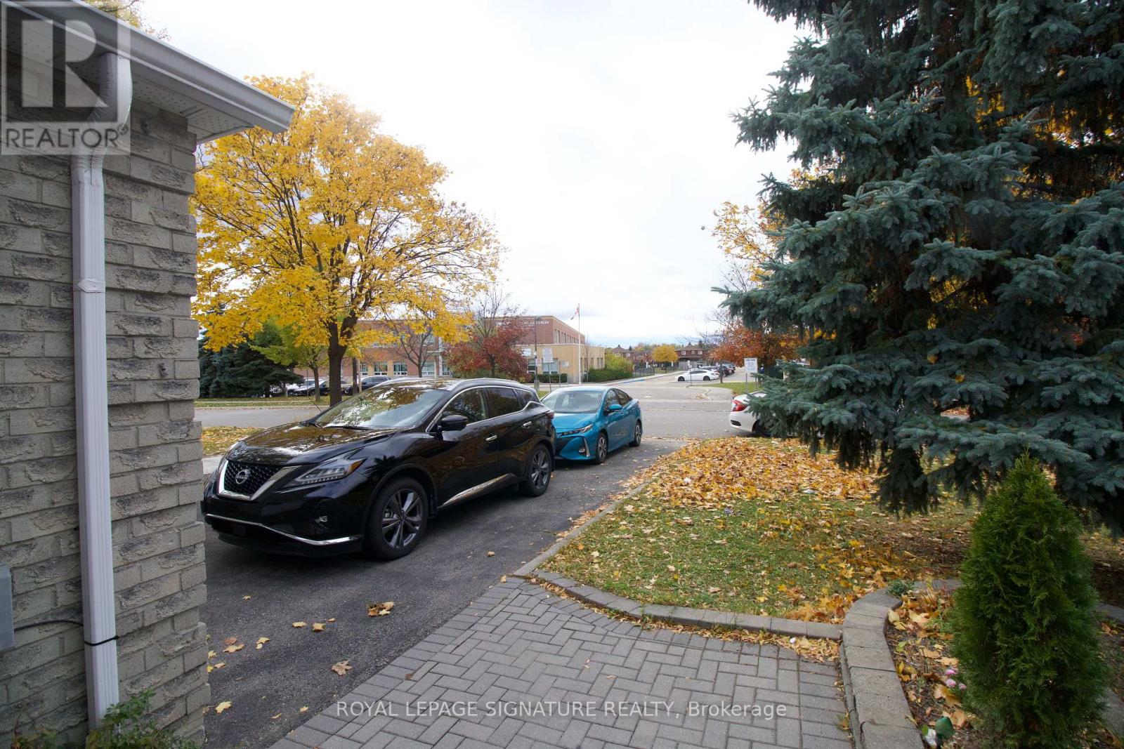 5125 Salishan Circle, Mississauga, Ontario  L5R 3E8 - Photo 6 - W12531104