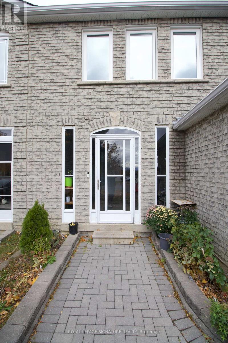 5125 Salishan Circle, Mississauga, Ontario  L5R 3E8 - Photo 9 - W12531104