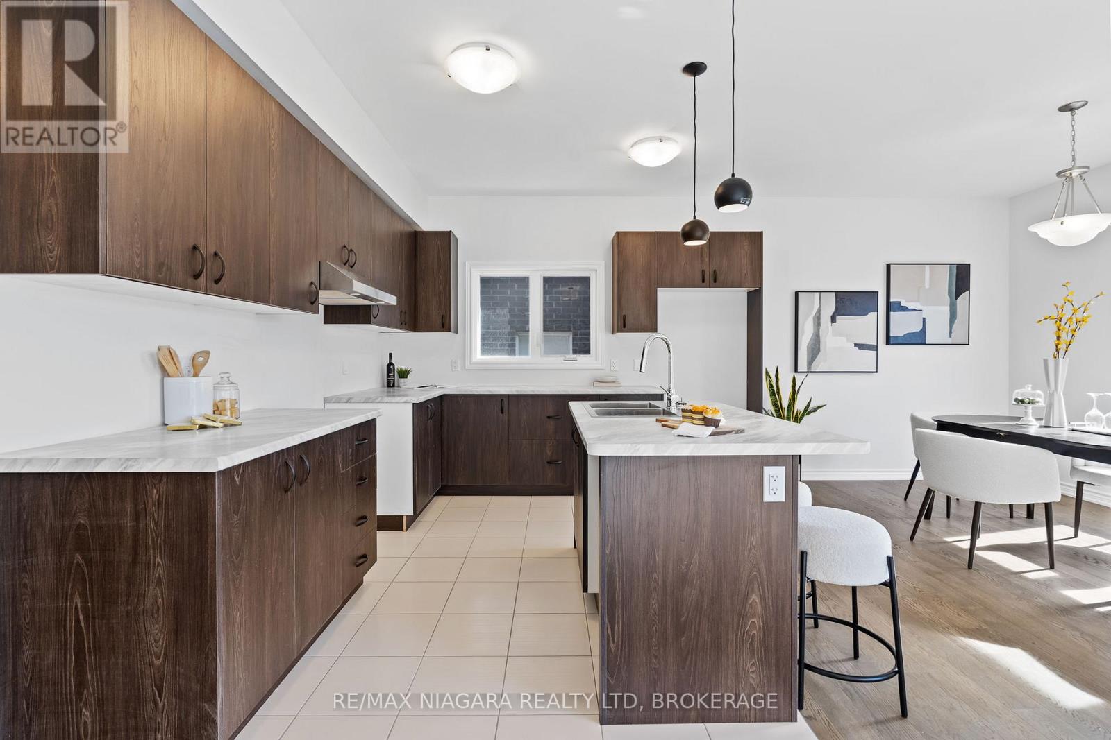 219 Wells Avenue, Fort Erie, Ontario L0S 1N0 - Photo 12 - X12532690