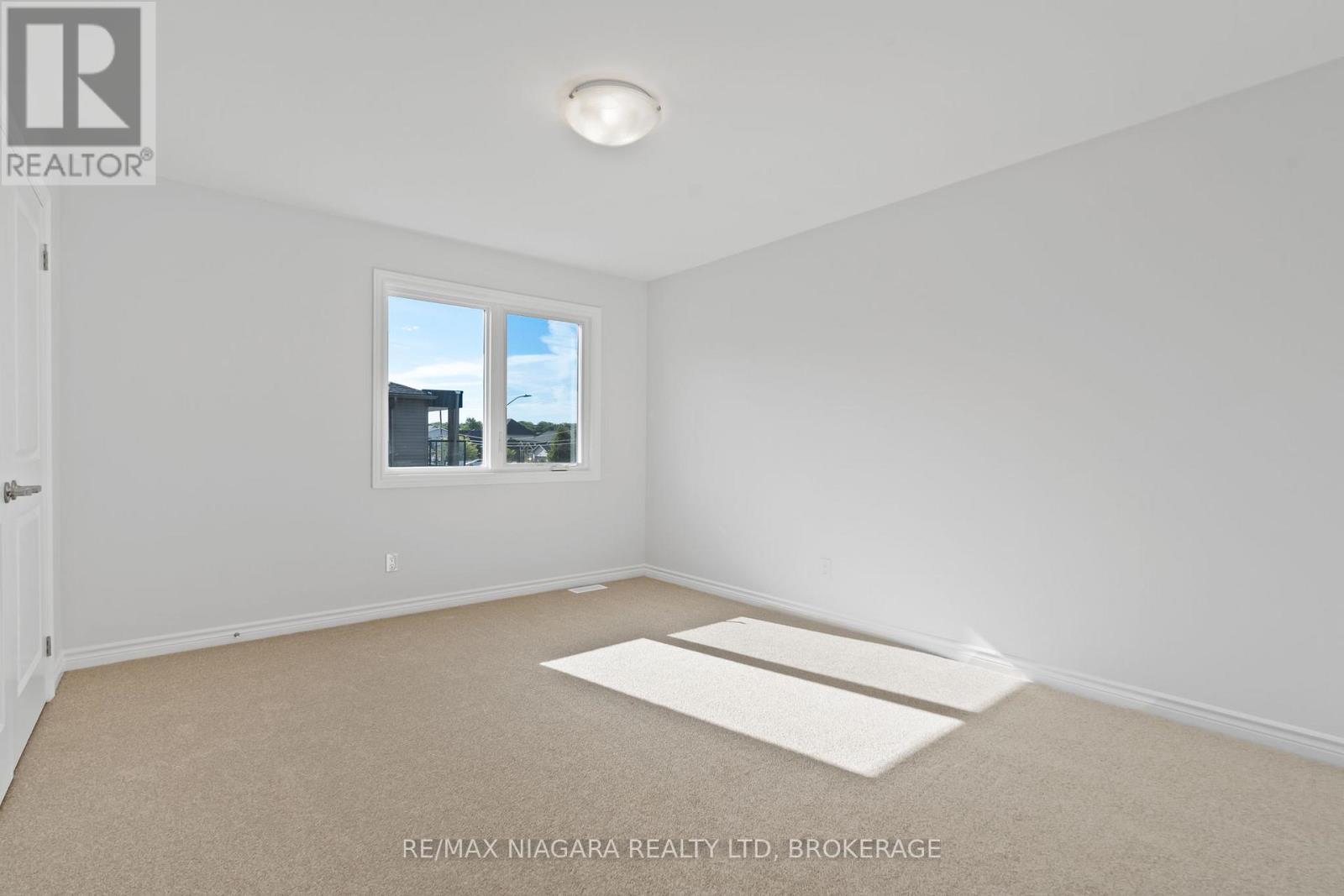 219 Wells Avenue, Fort Erie, Ontario L0S 1N0 - Photo 24 - X12532690