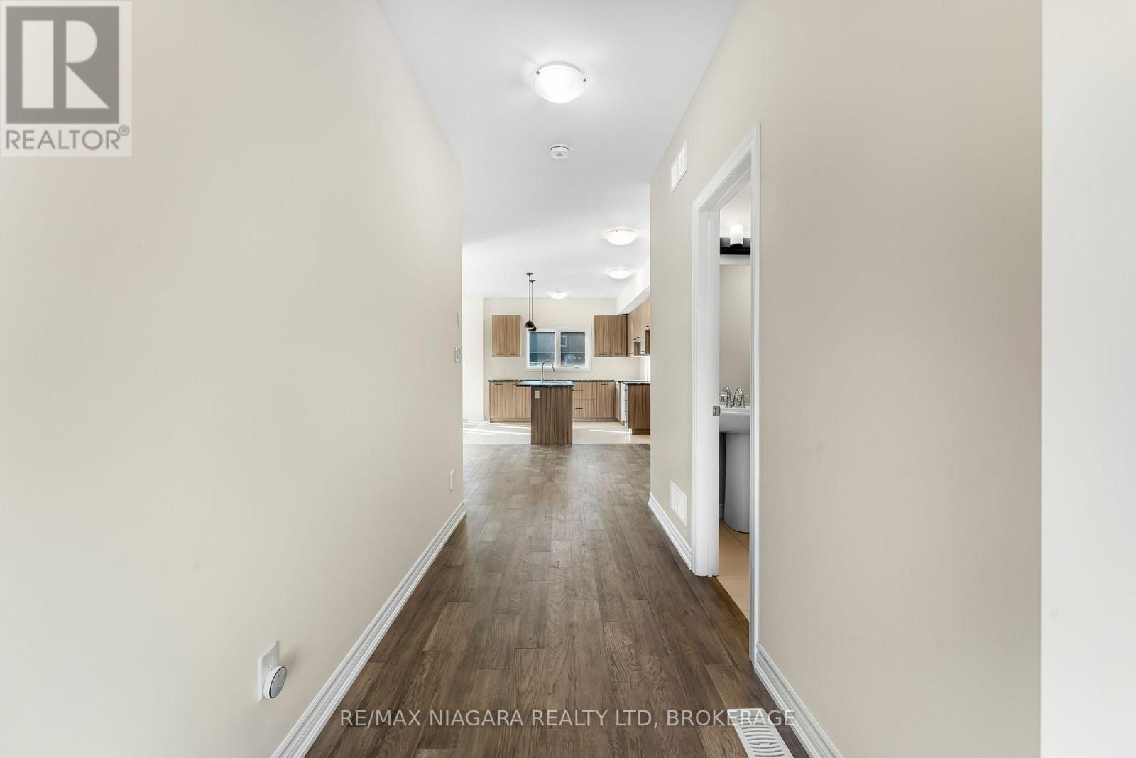 3219 Dominion Road, Fort Erie, Ontario L0S 1N0 - Photo 5 - X12532692