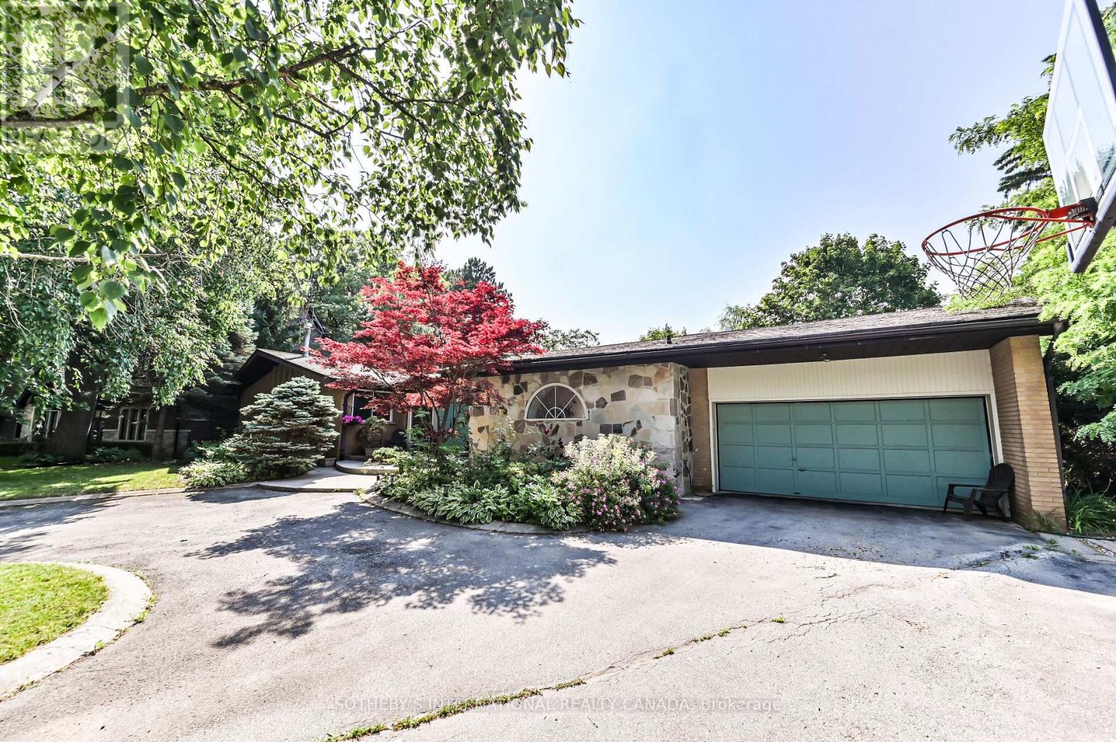 130 MONSHEEN DRIVE, Vaughan, Ontario