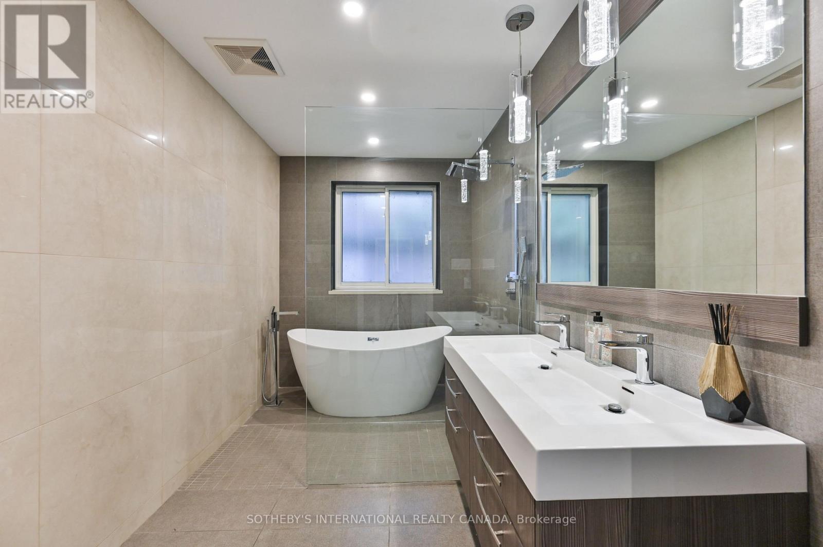 130 Monsheen Drive, Vaughan, Ontario  L4L 2E7 - Photo 16 - N12532350