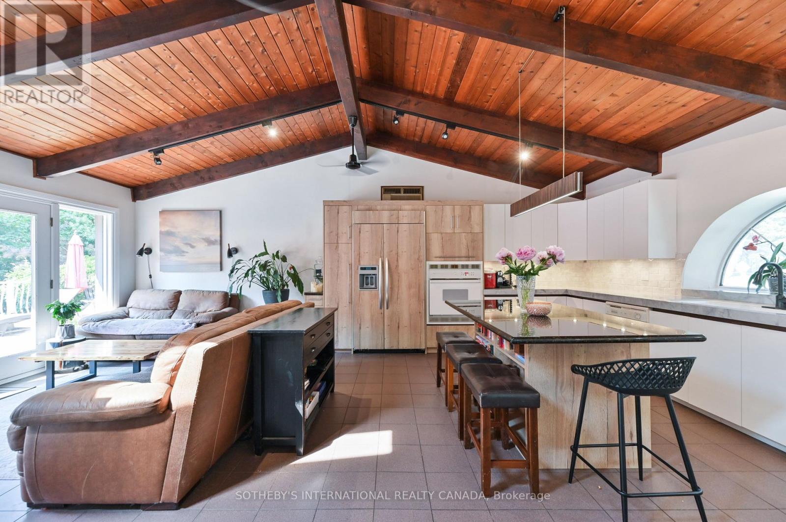 130 Monsheen Drive, Vaughan, Ontario  L4L 2E7 - Photo 5 - N12532350