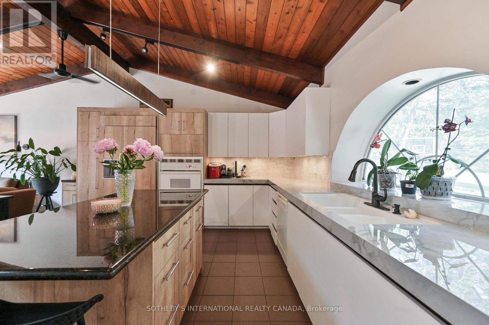 130 Monsheen Drive, Vaughan, Ontario  L4L 2E7 - Photo 7 - N12532350