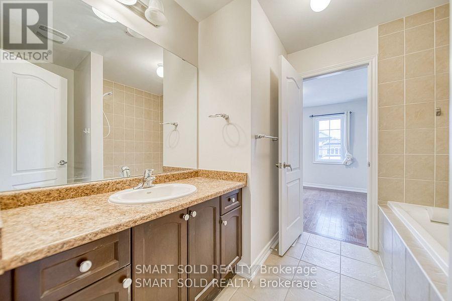 193 Roadhouse Boulevard, Newmarket, Ontario  L3X 3K6 - Photo 14 - N12532364