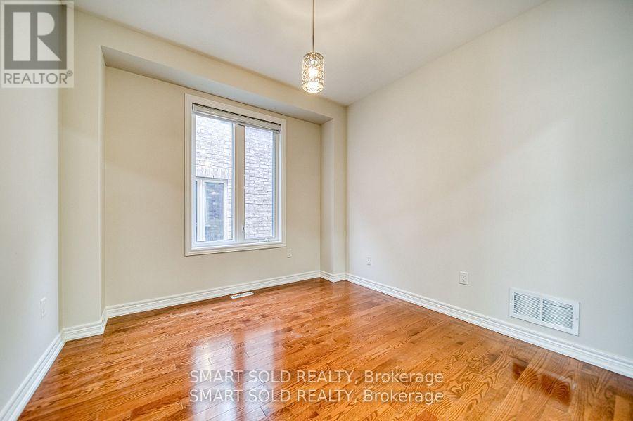 193 Roadhouse Boulevard, Newmarket, Ontario  L3X 3K6 - Photo 15 - N12532364