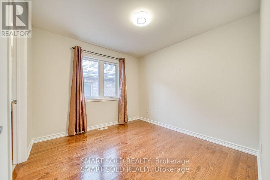 193 Roadhouse Boulevard, Newmarket, Ontario  L3X 3K6 - Photo 3 - N12532364