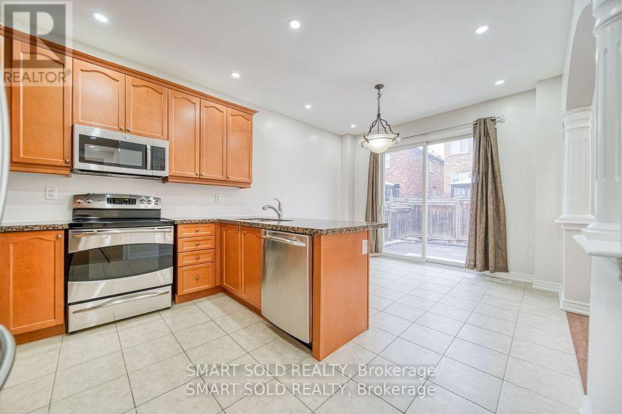 193 Roadhouse Boulevard, Newmarket, Ontario  L3X 3K6 - Photo 4 - N12532364