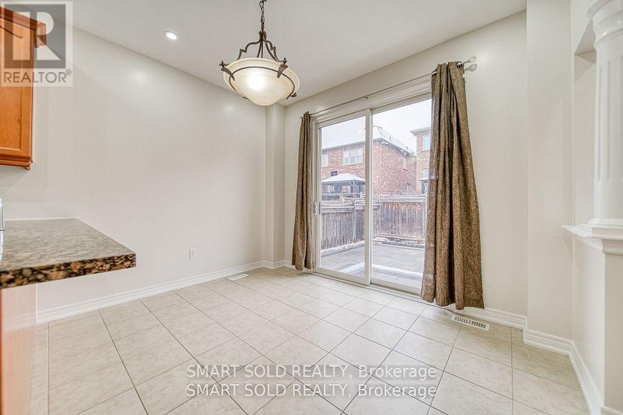 193 Roadhouse Boulevard, Newmarket, Ontario  L3X 3K6 - Photo 5 - N12532364