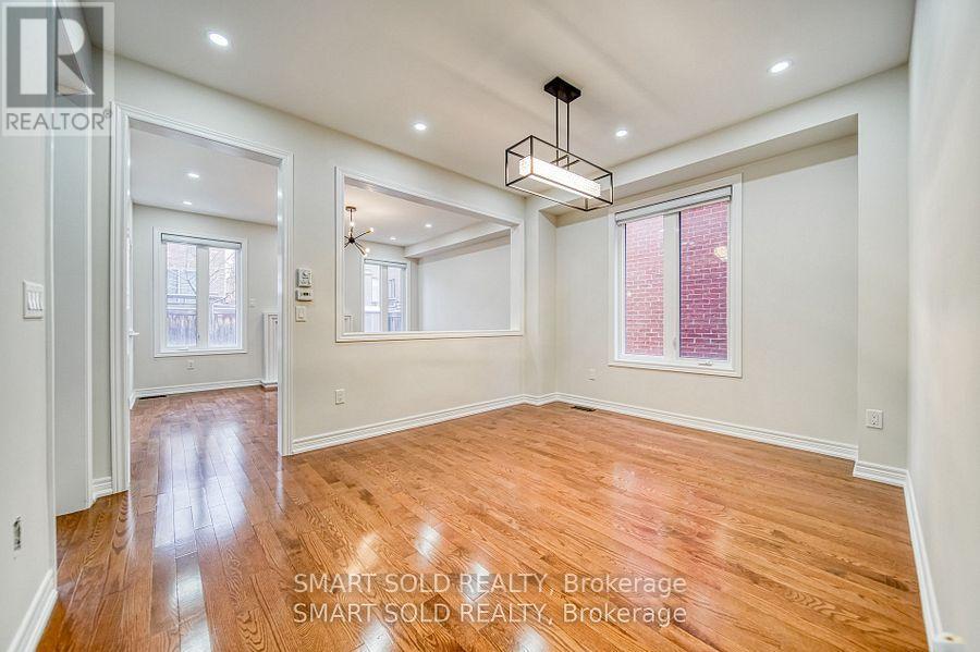 193 Roadhouse Boulevard, Newmarket, Ontario  L3X 3K6 - Photo 6 - N12532364