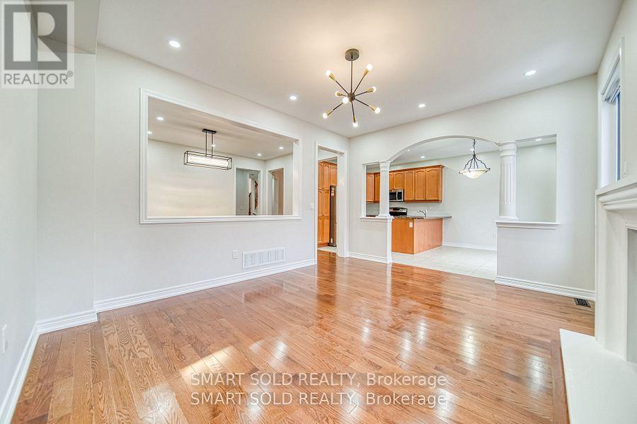 193 Roadhouse Boulevard, Newmarket, Ontario  L3X 3K6 - Photo 7 - N12532364