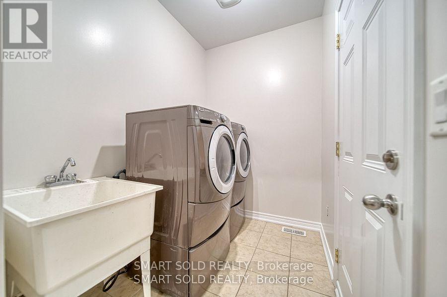 193 Roadhouse Boulevard, Newmarket, Ontario  L3X 3K6 - Photo 9 - N12532364