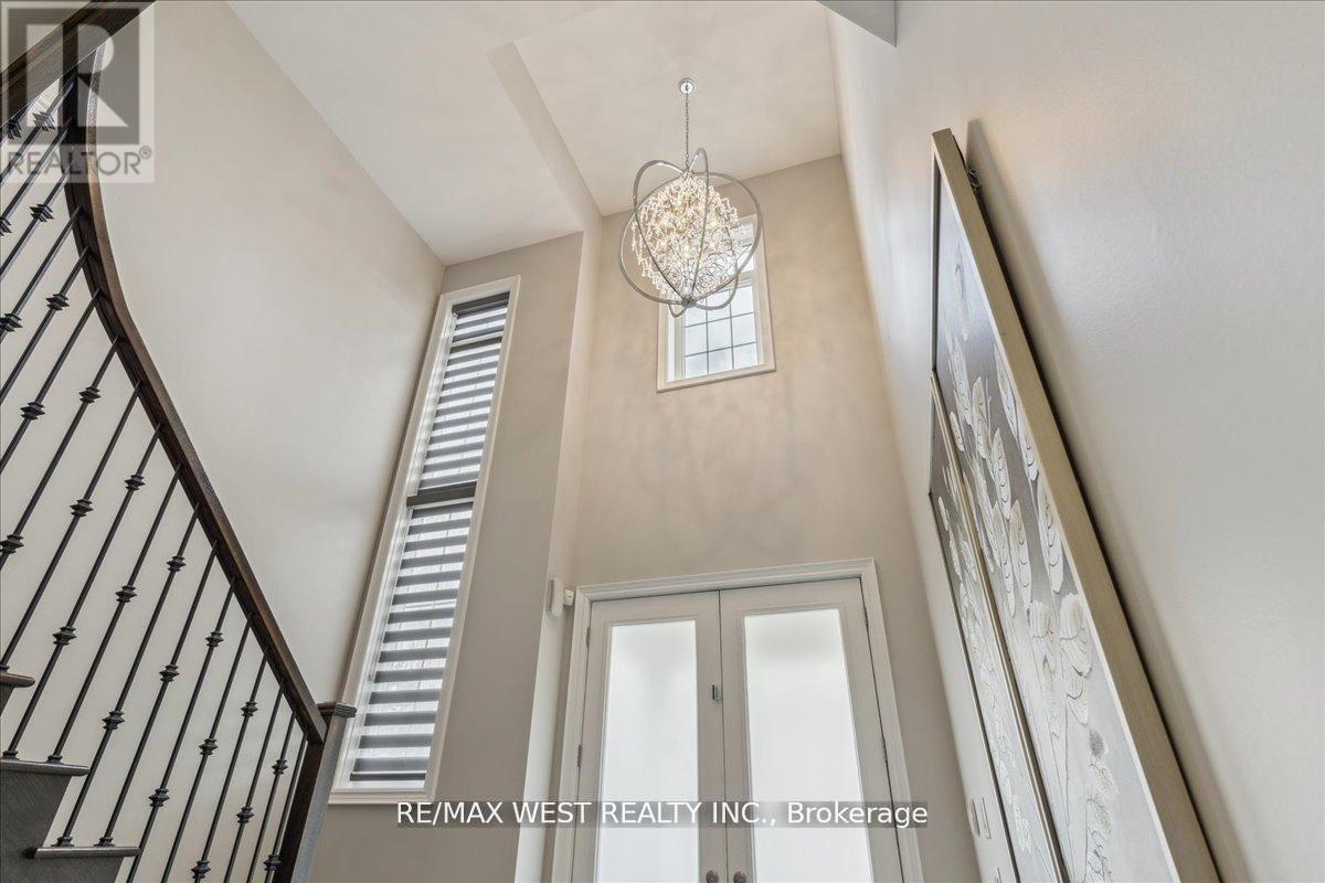 39 Condor Way, Vaughan, Ontario  L4H 4N1 - Photo 3 - N12532386