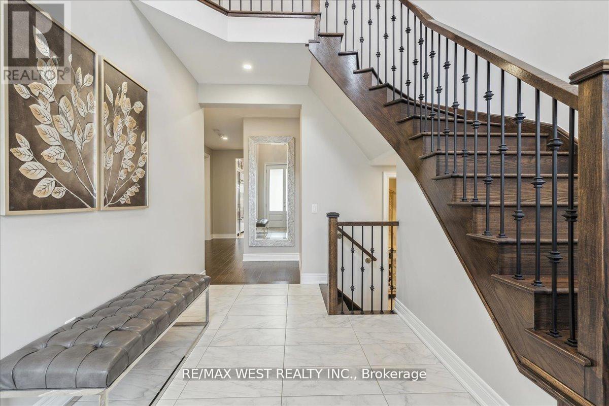 39 Condor Way, Vaughan, Ontario  L4H 4N1 - Photo 4 - N12532386