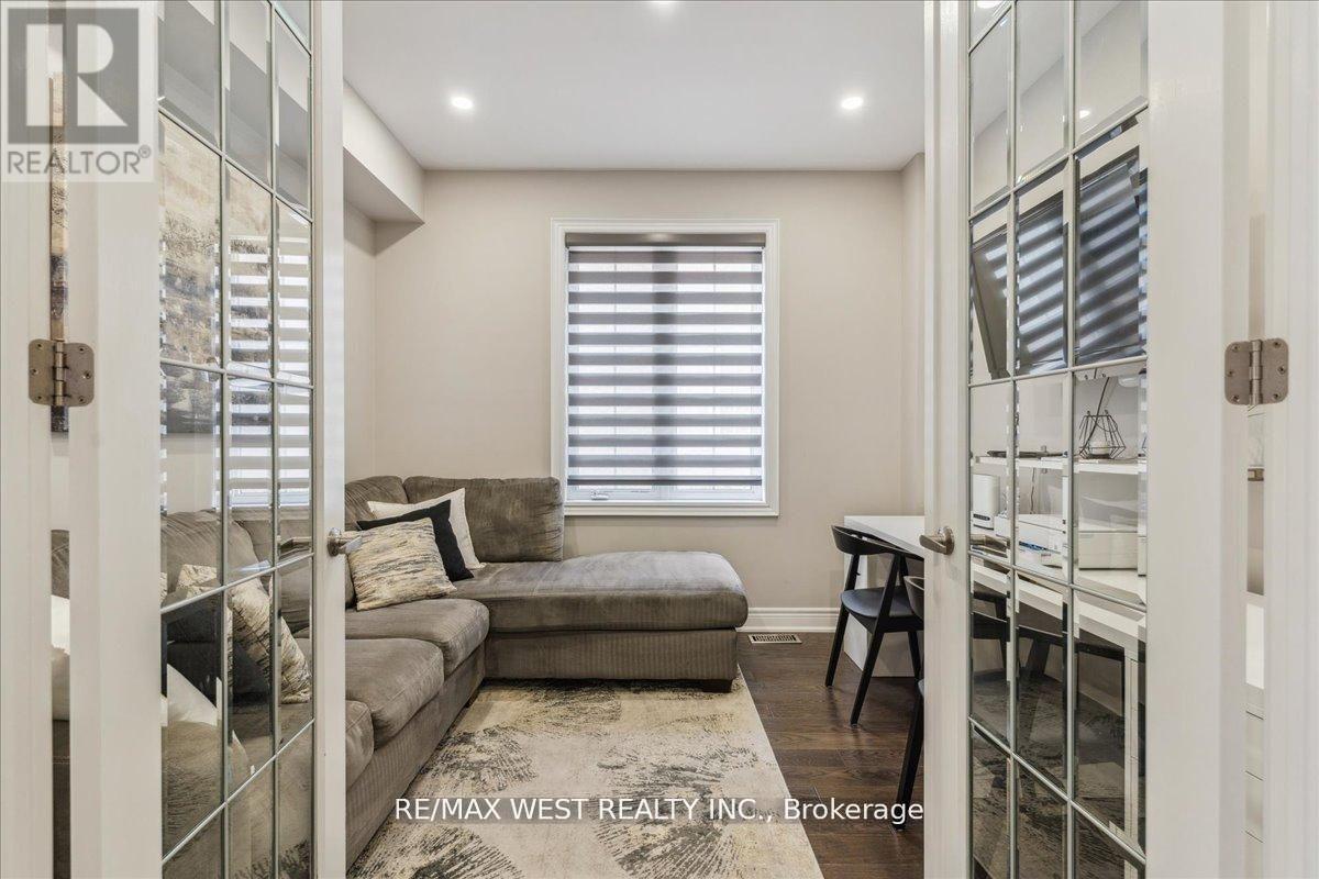 39 Condor Way, Vaughan, Ontario  L4H 4N1 - Photo 5 - N12532386