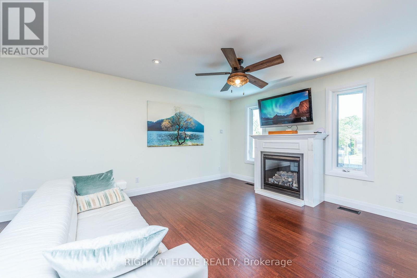 11 Ottaway Avenue, Barrie, Ontario  L4M 2W6 - Photo 10 - S12532276