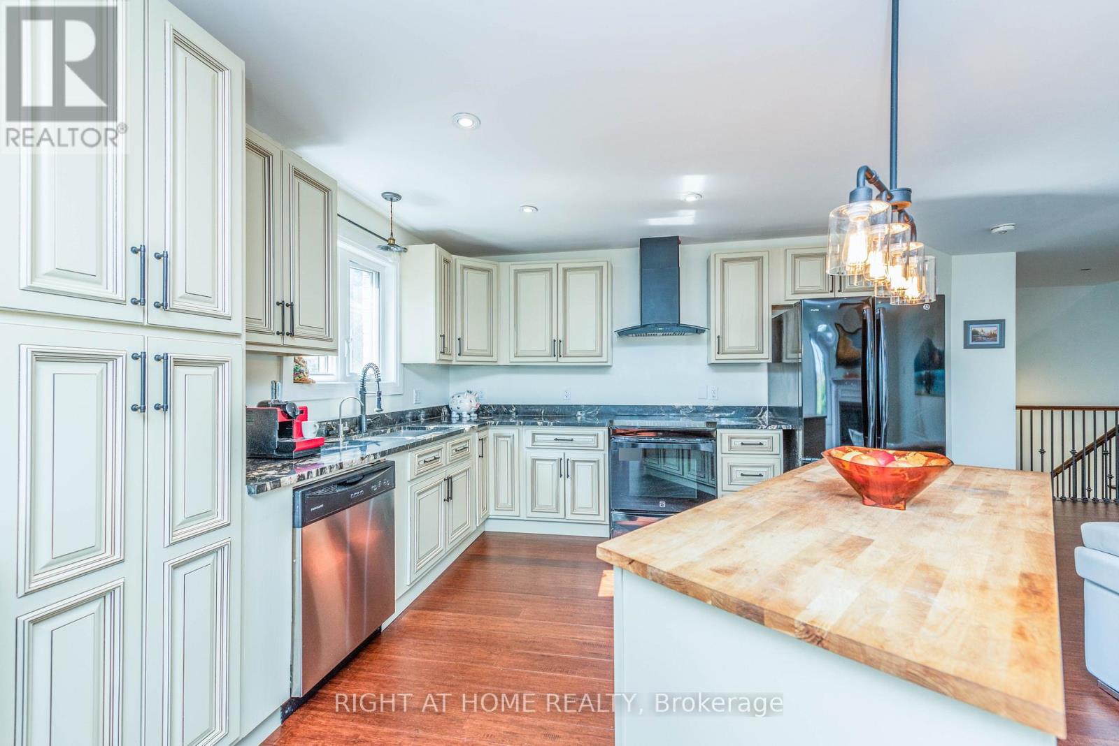 11 Ottaway Avenue, Barrie, Ontario  L4M 2W6 - Photo 16 - S12532276