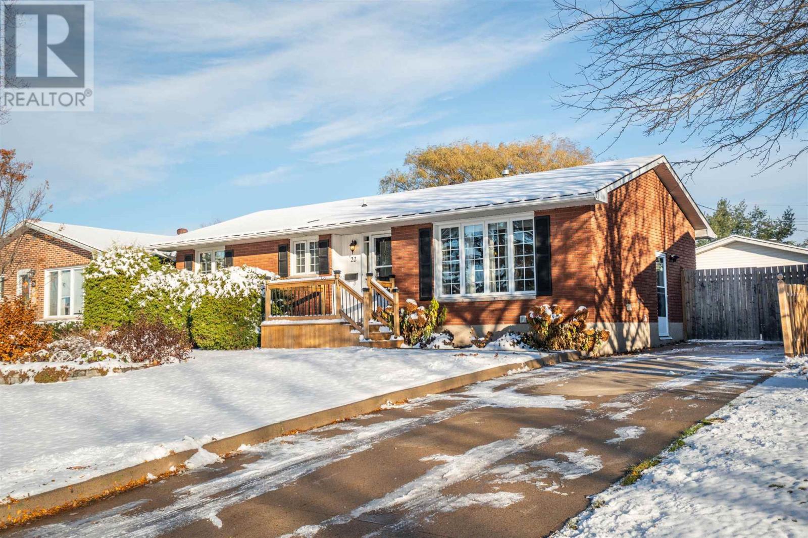 22 Lasalle Ct, Sault Ste. Marie, Ontario  P6B 4R6 - Photo 1 - SM253218