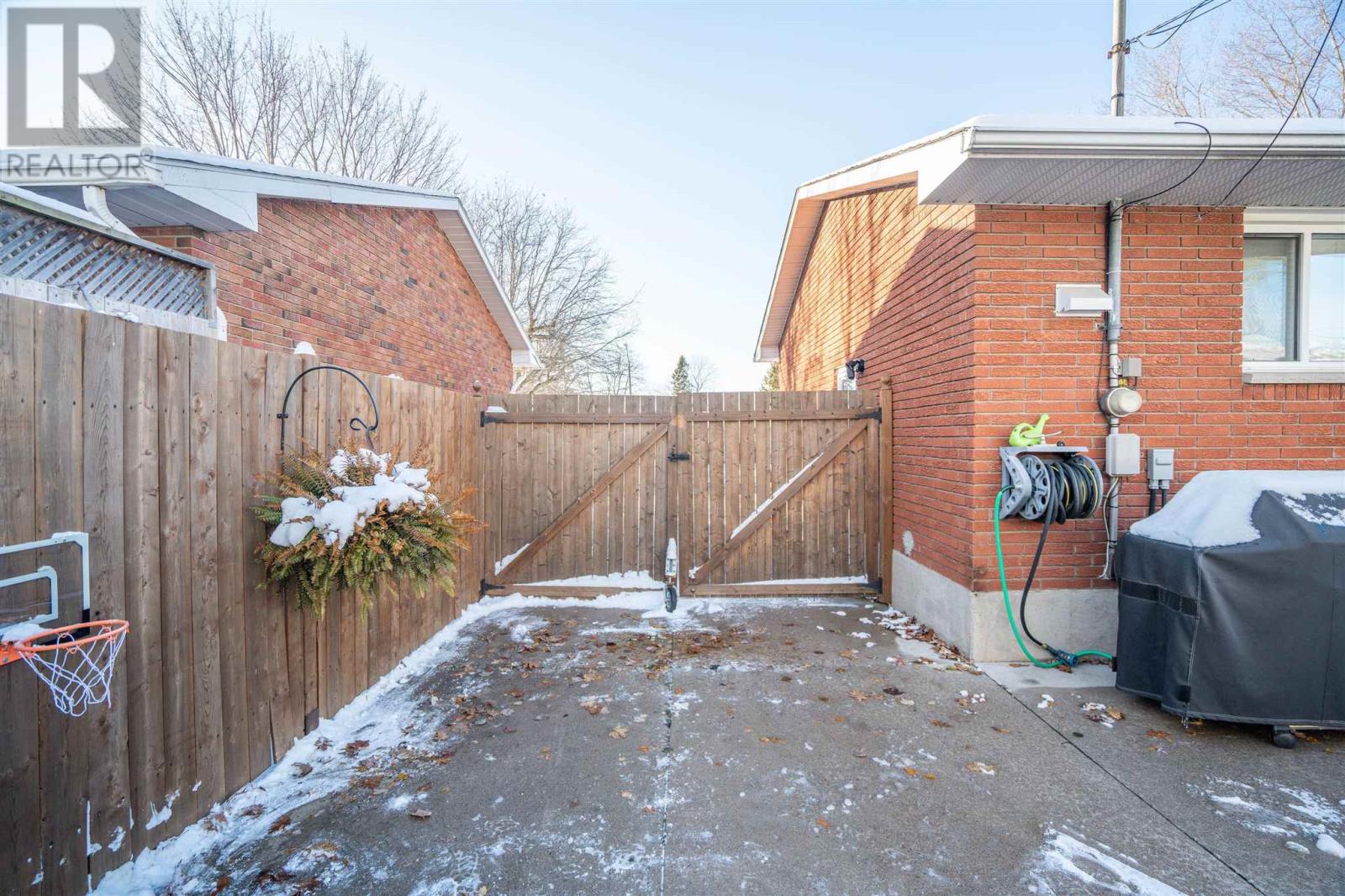 22 Lasalle Ct, Sault Ste. Marie, Ontario  P6B 4R6 - Photo 10 - SM253218