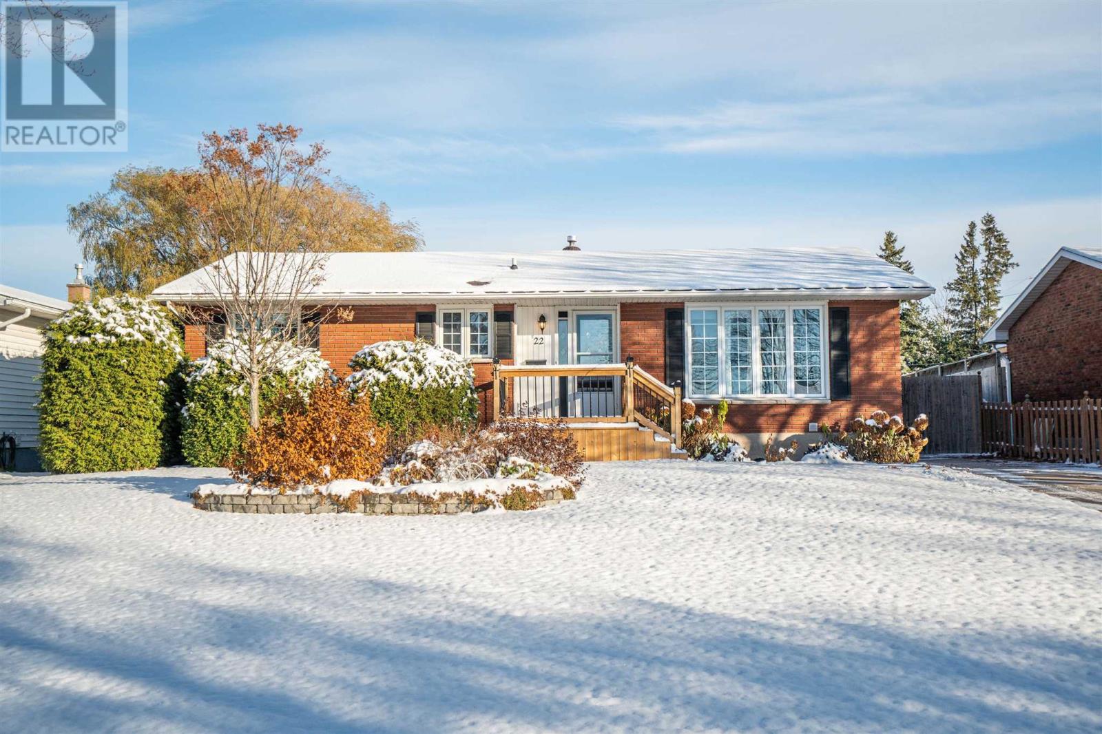 22 Lasalle Ct, Sault Ste. Marie, Ontario  P6B 4R6 - Photo 2 - SM253218