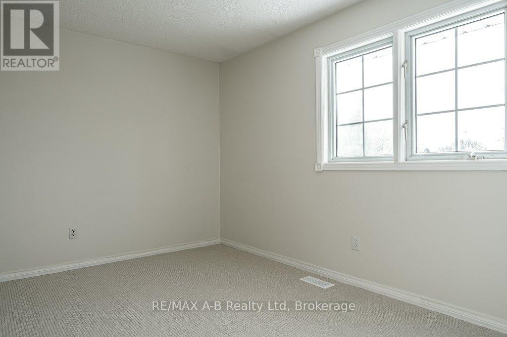 86 Freeland Drive, Stratford, Ontario  N4Z 1H1 - Photo 32 - X12532738