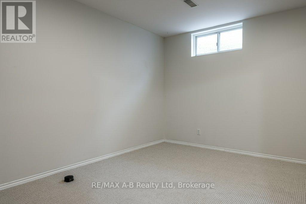 86 Freeland Drive, Stratford, Ontario  N4Z 1H1 - Photo 42 - X12532738