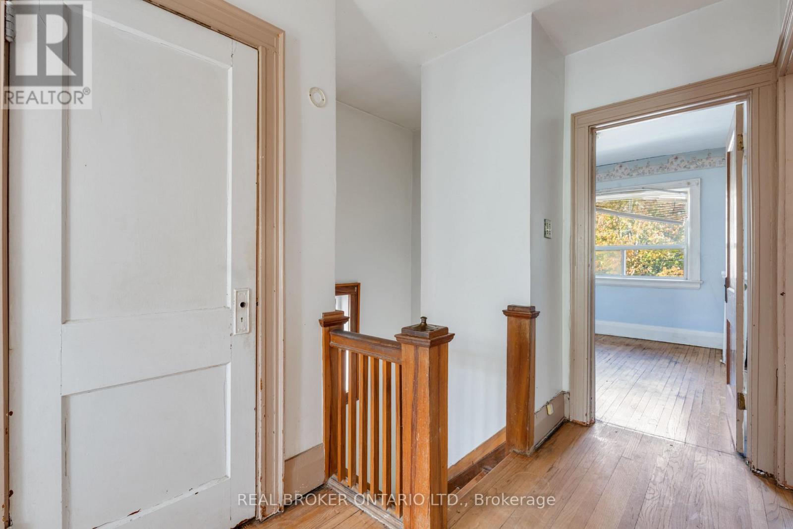 19 Lessard Avenue, Toronto, Ontario  M6S 1X6 - Photo 13 - W12532262