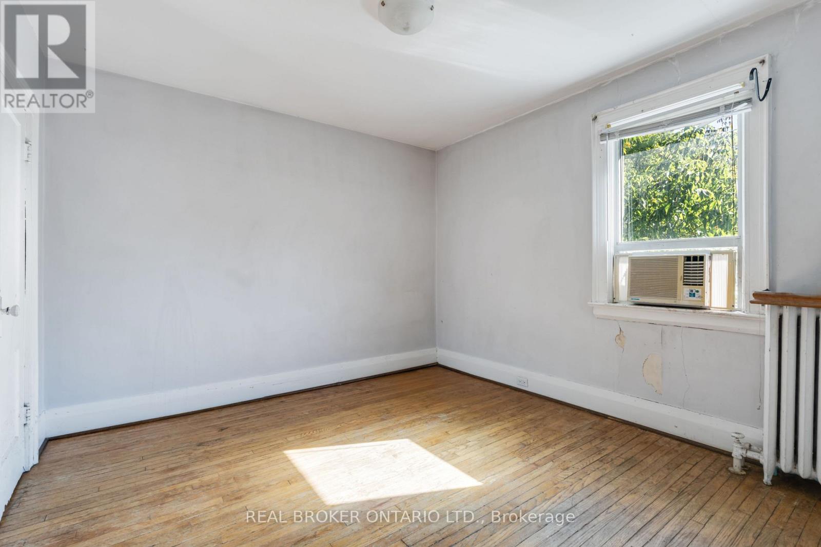 19 Lessard Avenue, Toronto, Ontario  M6S 1X6 - Photo 15 - W12532262