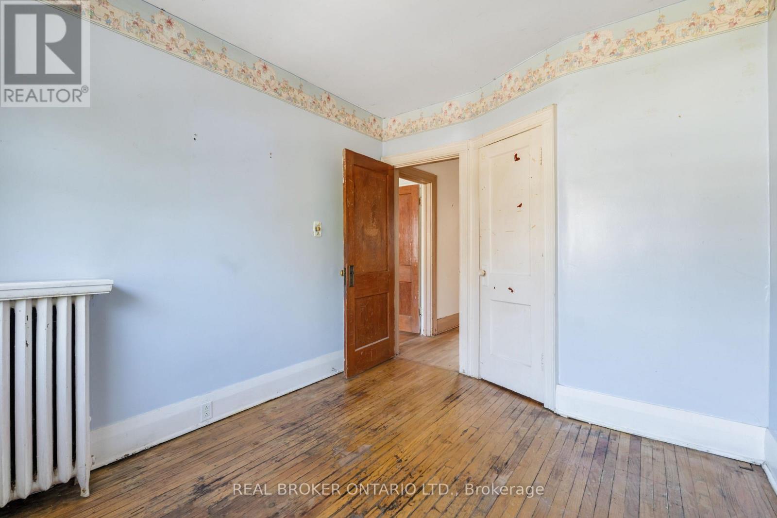 19 Lessard Avenue, Toronto, Ontario  M6S 1X6 - Photo 18 - W12532262