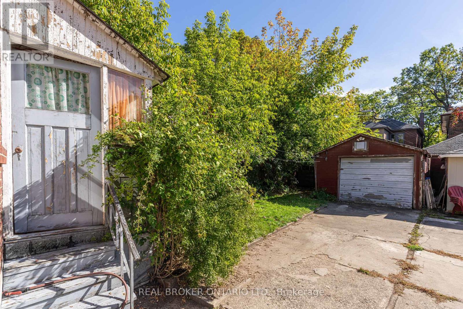 19 Lessard Avenue, Toronto, Ontario  M6S 1X6 - Photo 22 - W12532262