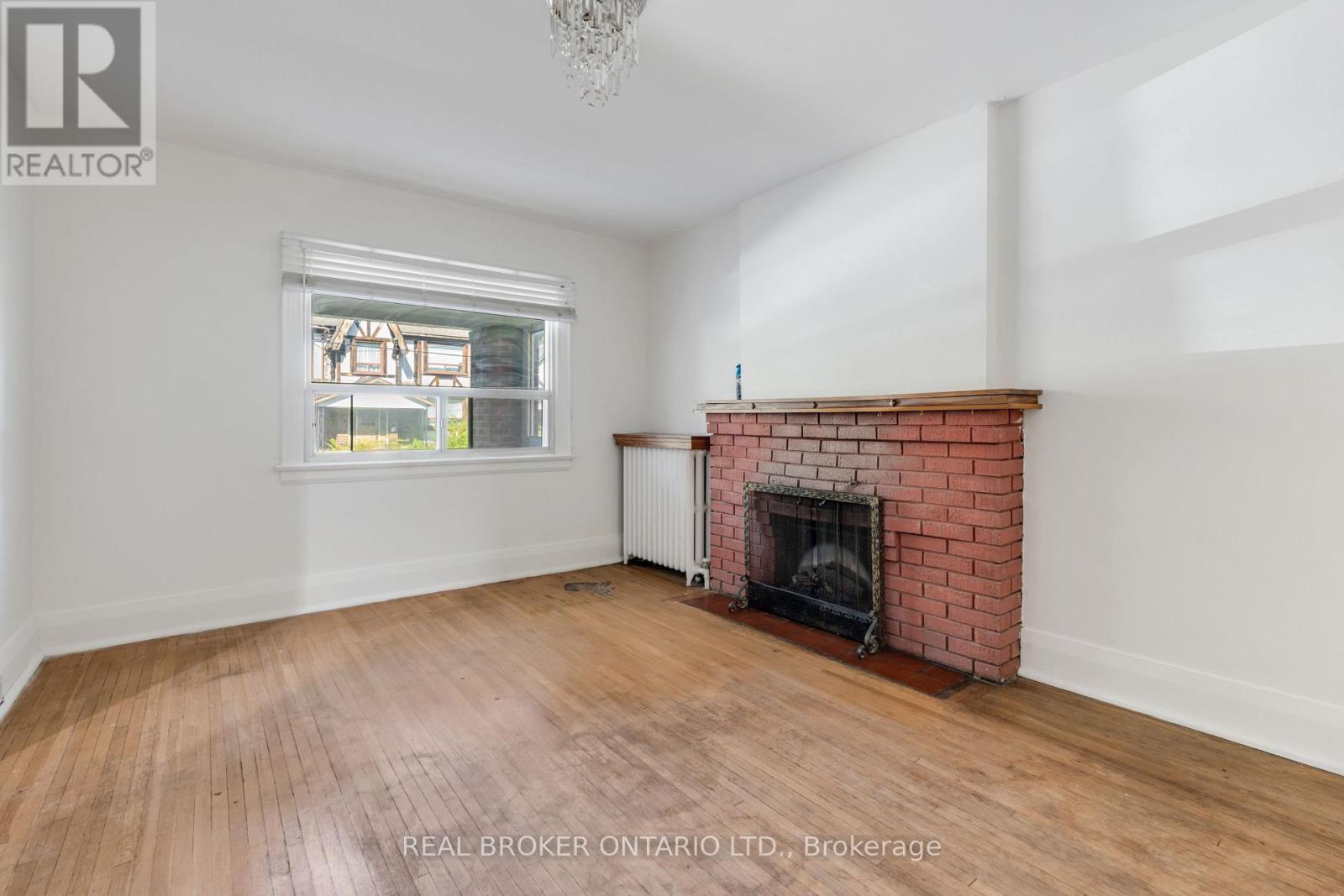 19 Lessard Avenue, Toronto, Ontario  M6S 1X6 - Photo 6 - W12532262