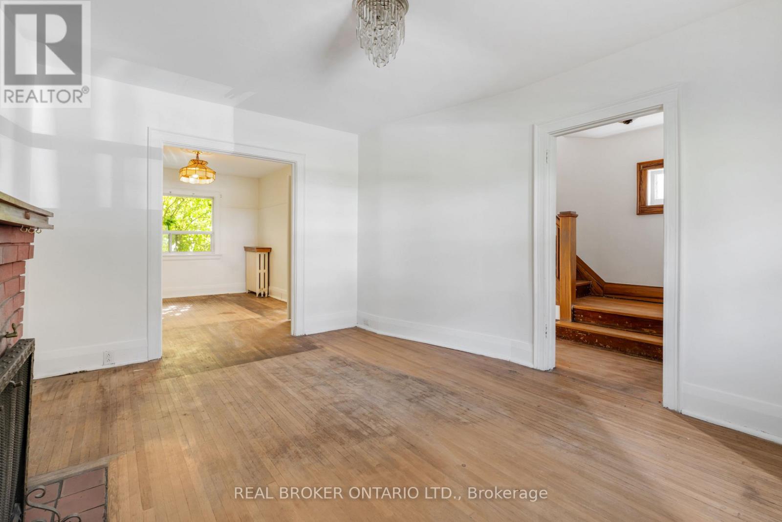 19 Lessard Avenue, Toronto, Ontario  M6S 1X6 - Photo 7 - W12532262