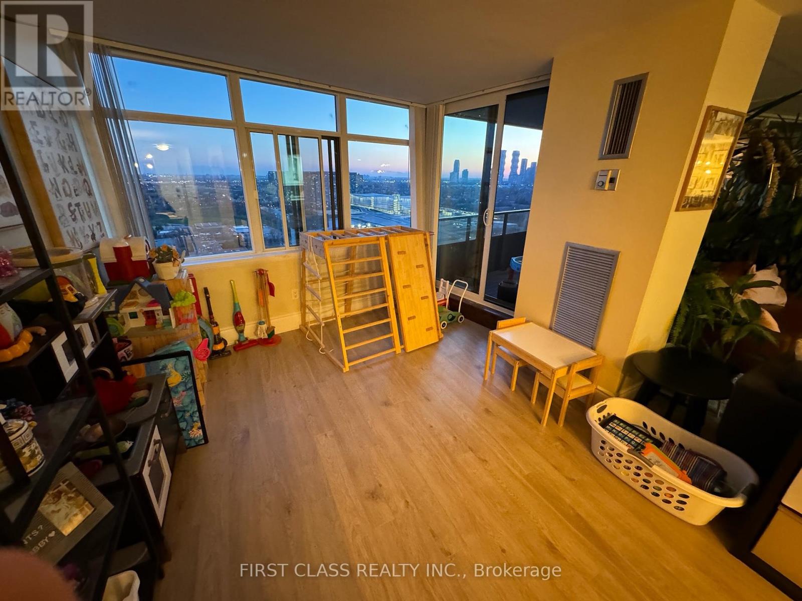 2806 - 3100 Kirwin Avenue, Mississauga, Ontario  L5A 3S6 - Photo 7 - W12532288