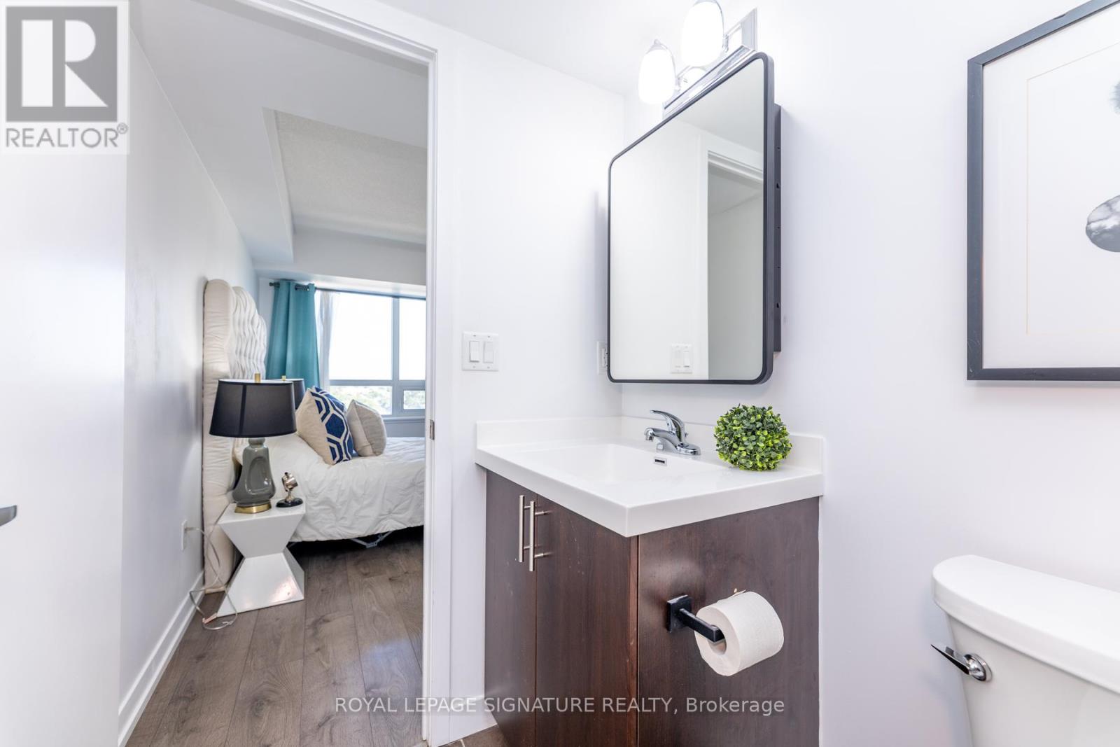 2201 - 1410 Dupont Street, Toronto, Ontario  M6H 0B6 - Photo 31 - W12532290