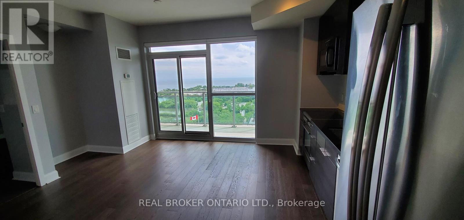 33 Shore Breeze Drive, Toronto, Ontario  M8V 0G1 - Photo 2 - W12532294