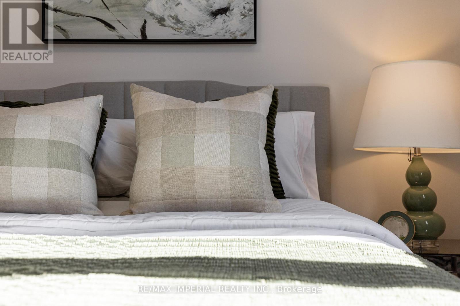 94 Littlewood Drive, Oakville, Ontario  L6H 6V1 - Photo 22 - W12532300