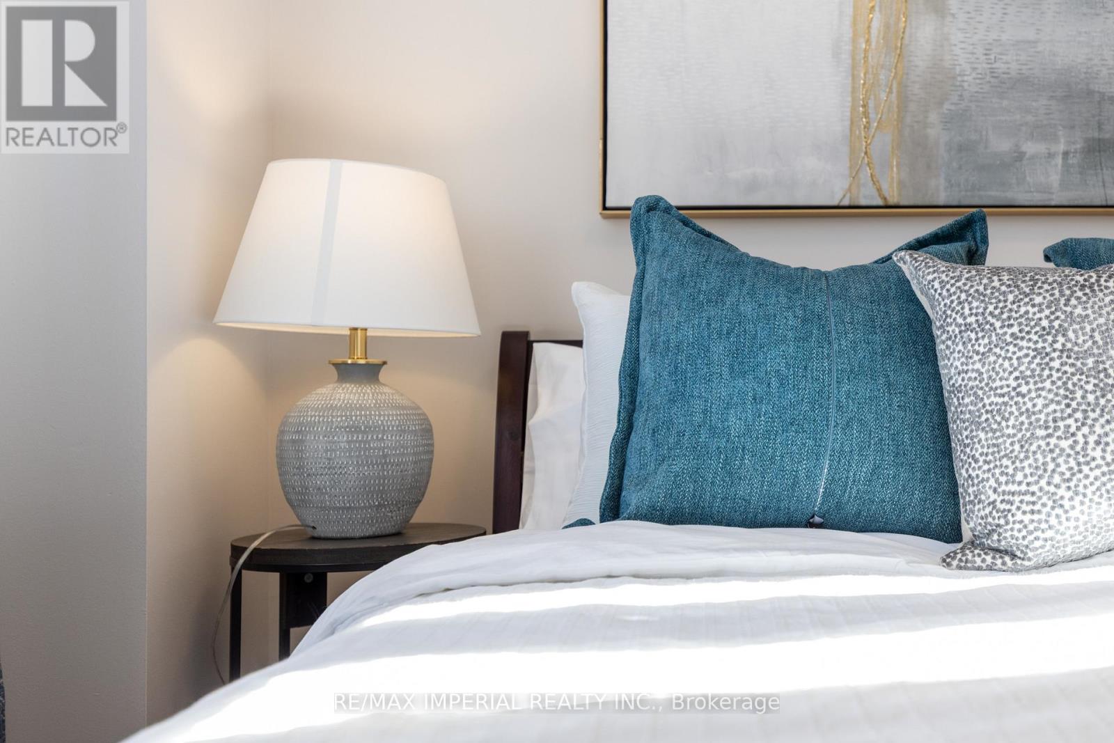 94 Littlewood Drive, Oakville, Ontario  L6H 6V1 - Photo 25 - W12532300