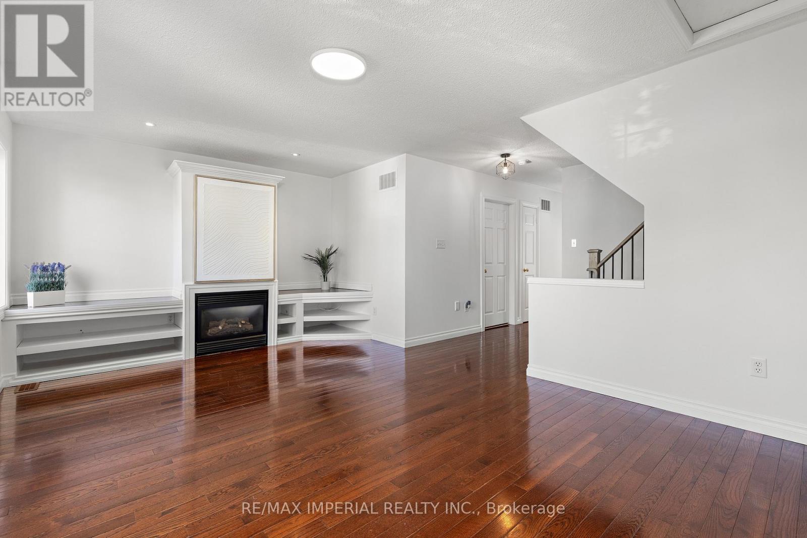 94 Littlewood Drive, Oakville, Ontario  L6H 6V1 - Photo 27 - W12532300