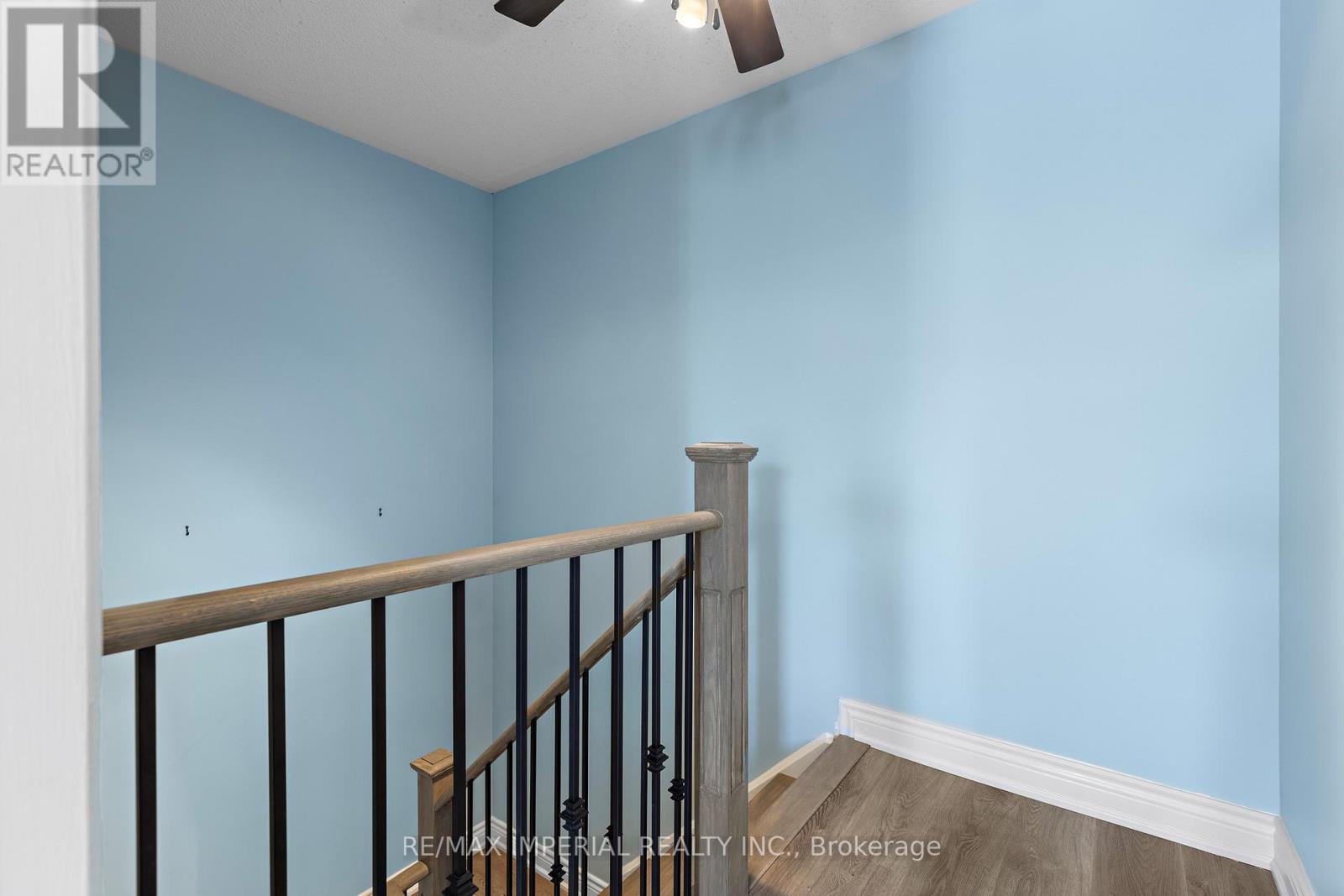 94 Littlewood Drive, Oakville, Ontario  L6H 6V1 - Photo 31 - W12532300