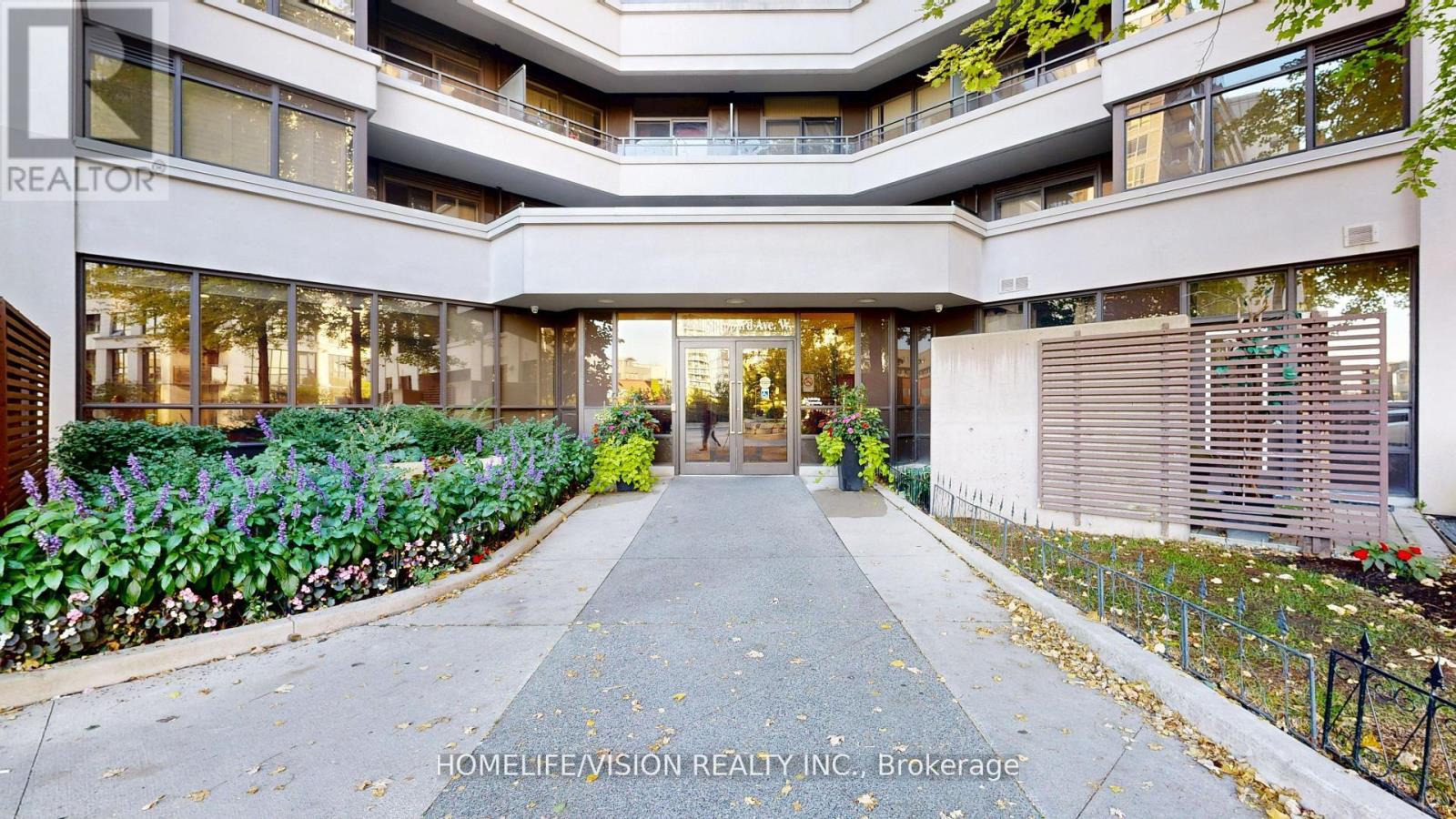 1504 - 1060 Sheppard Avenue W, Toronto, Ontario  M3J 0G7 - Photo 2 - W12532304