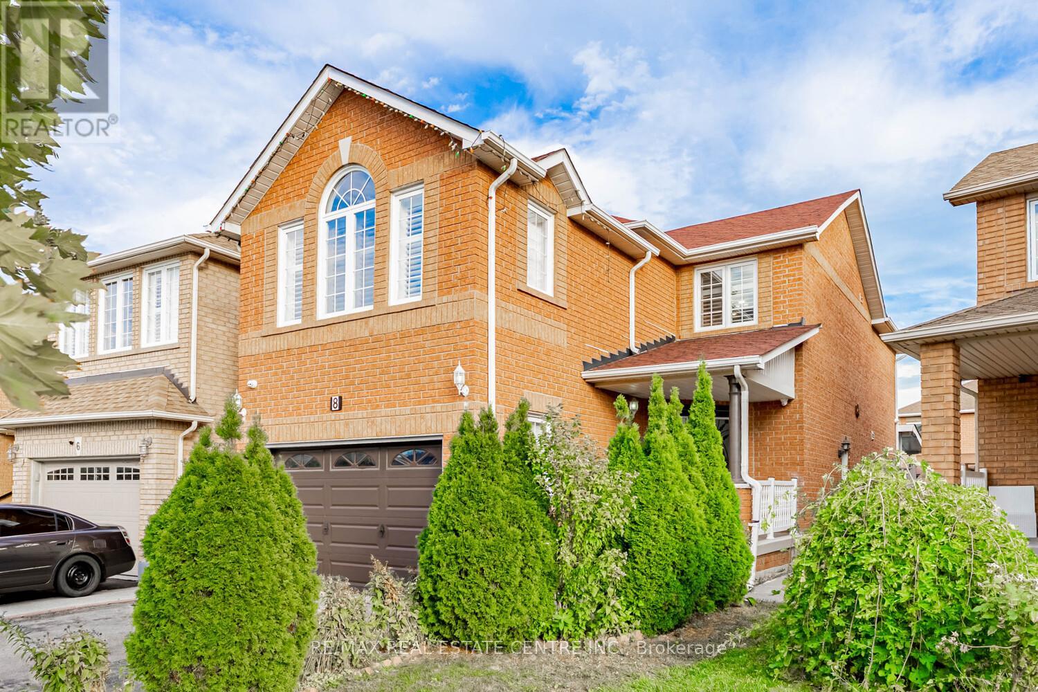 8 MANNEL CRESCENT, Brampton, Ontario
