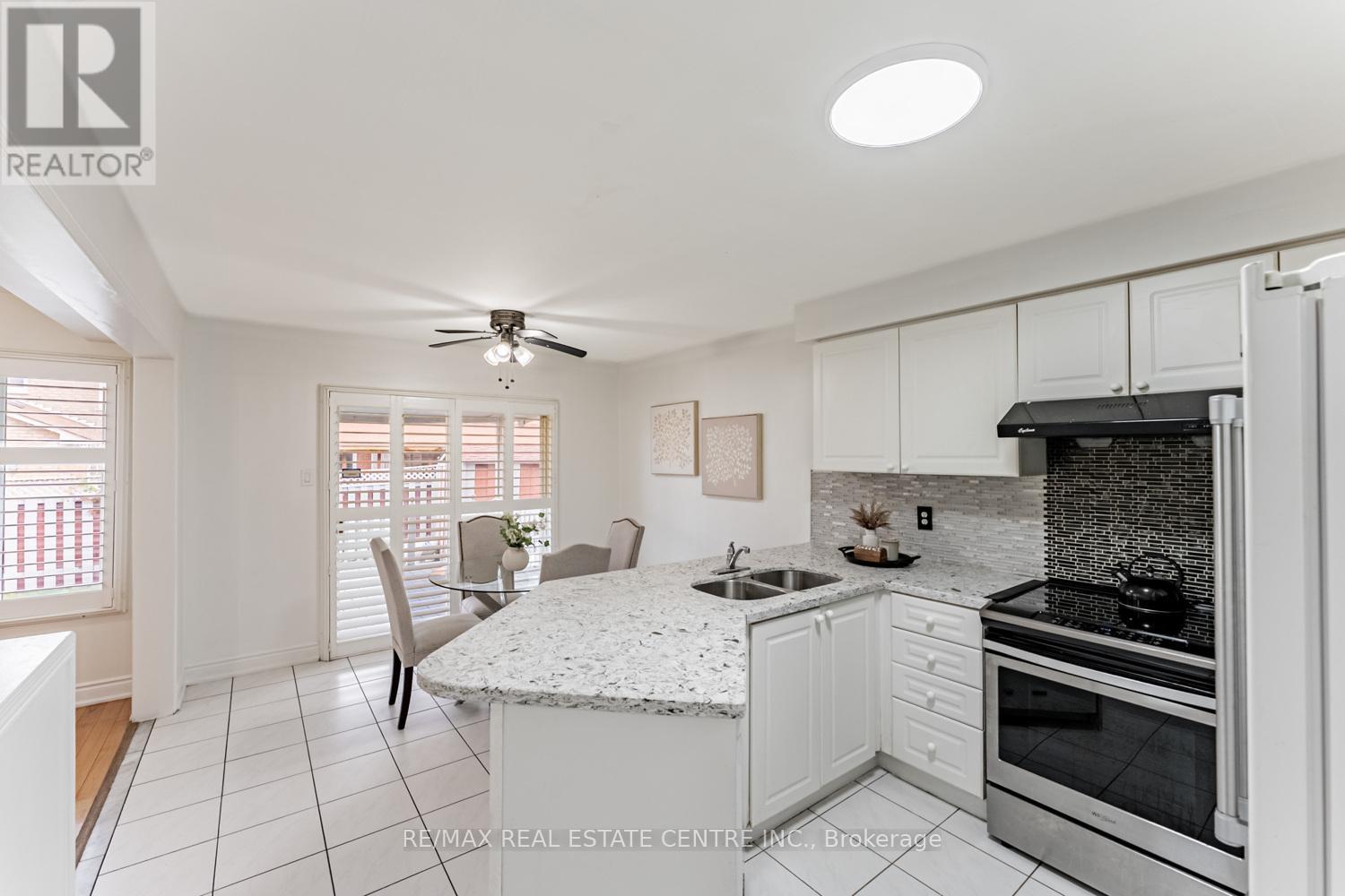 8 Mannel Crescent, Brampton, Ontario  L6Y 5E1 - Photo 10 - W12532310