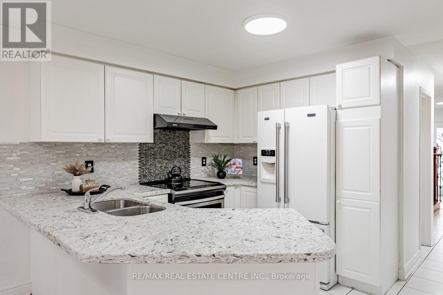 8 Mannel Crescent, Brampton, Ontario  L6Y 5E1 - Photo 12 - W12532310