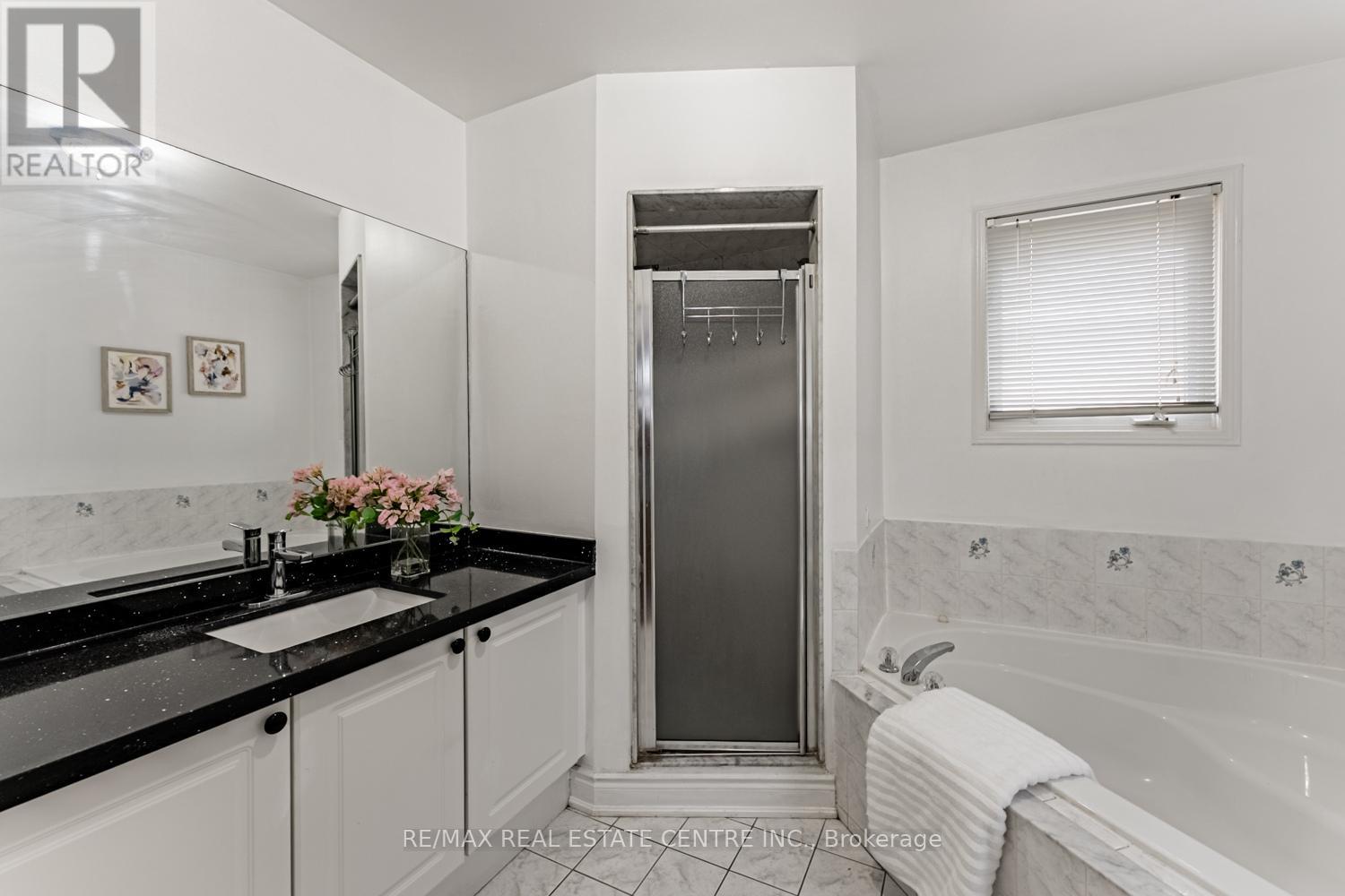 8 Mannel Crescent, Brampton, Ontario  L6Y 5E1 - Photo 26 - W12532310