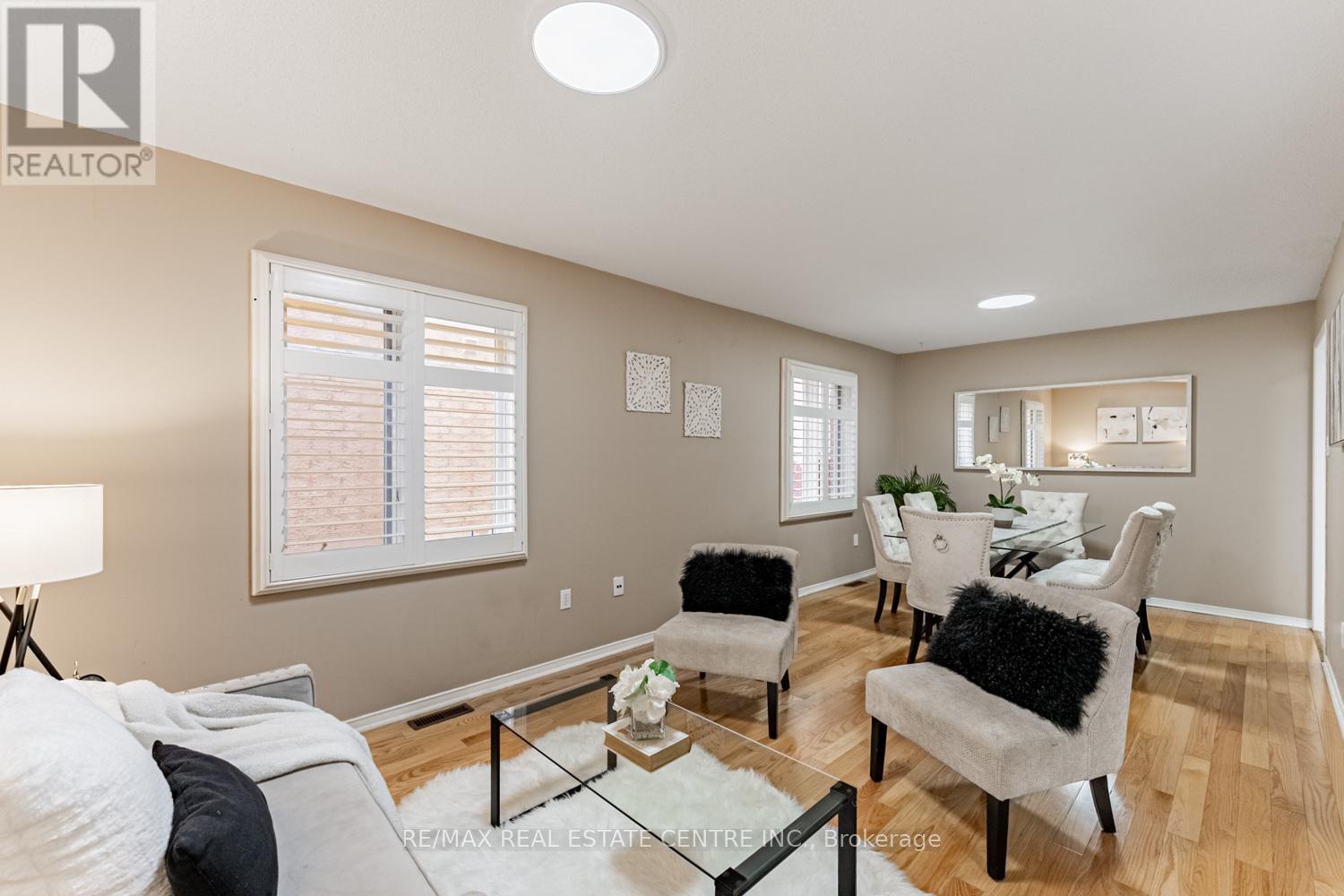 8 Mannel Crescent, Brampton, Ontario  L6Y 5E1 - Photo 7 - W12532310