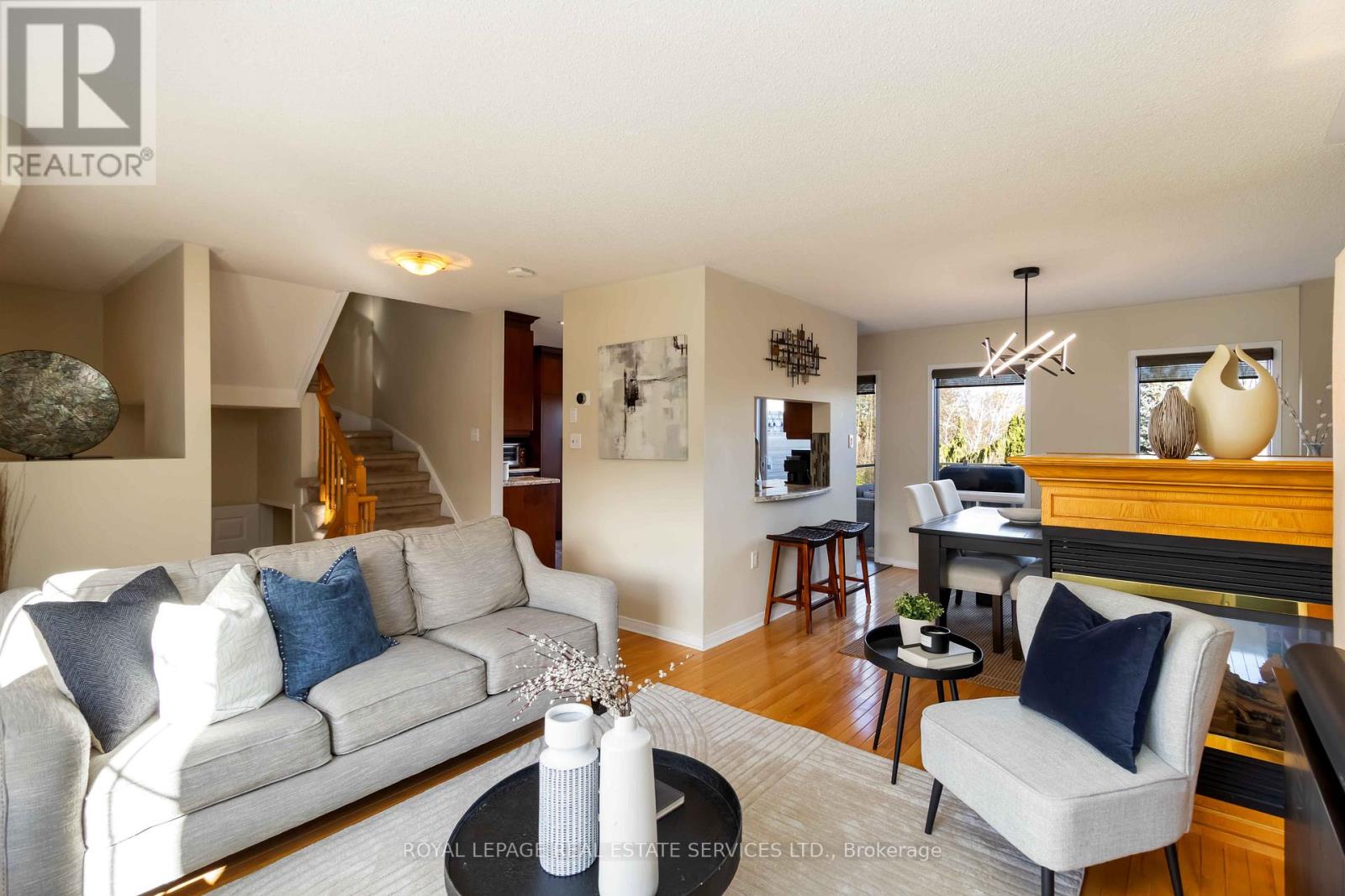 1584 Woodhenge Way, Mississauga, Ontario  L5N 7T1 - Photo 10 - W12532348