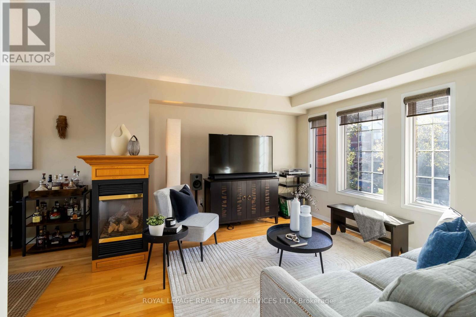 1584 Woodhenge Way, Mississauga, Ontario  L5N 7T1 - Photo 9 - W12532348