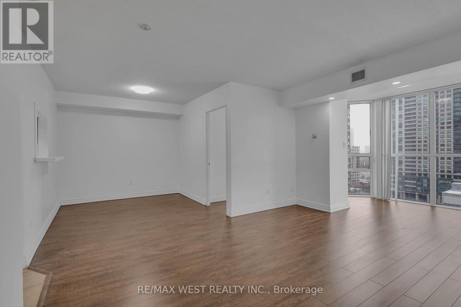 1102 - 285 Enfield Place, Mississauga, Ontario  L5B 3Y6 - Photo 10 - W12532406